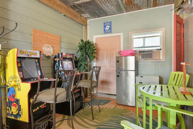 4135 Fort Bend Drive, Galveston, TX 77554