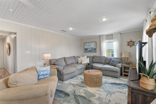 4135 Fort Bend Drive, Galveston, TX 77554