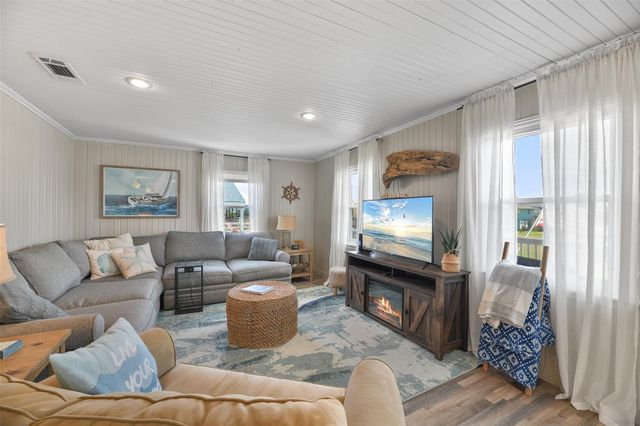 4135 Fort Bend Drive, Galveston, TX 77554