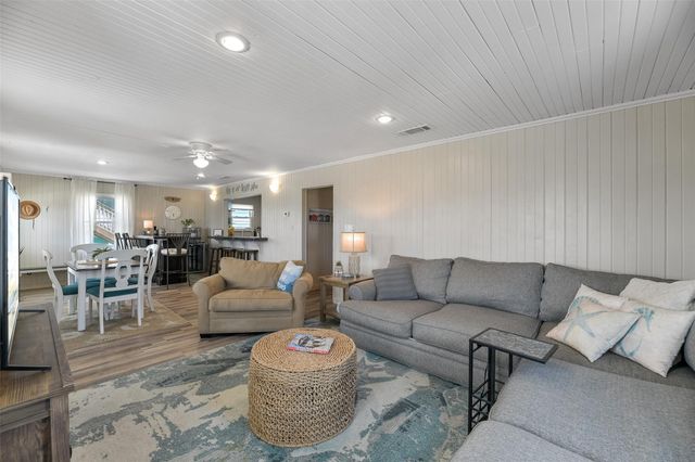 4135 Fort Bend Drive, Galveston, TX 77554