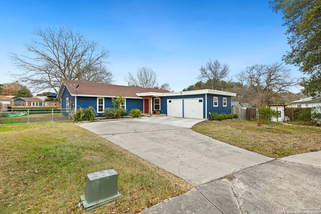 11313 IVORY OAK ST, Live Oak, TX 78233