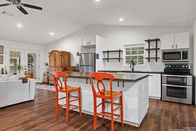 11313 IVORY OAK ST, Live Oak, TX 78233