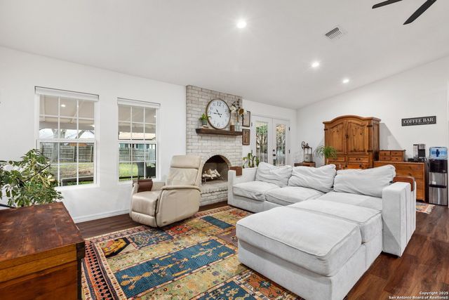 11313 IVORY OAK ST, Live Oak, TX 78233