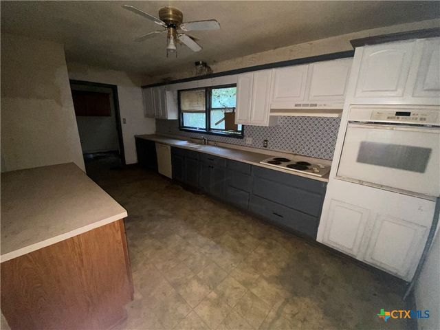 218 Cheeves Avenue, Port Lavaca, TX 77979