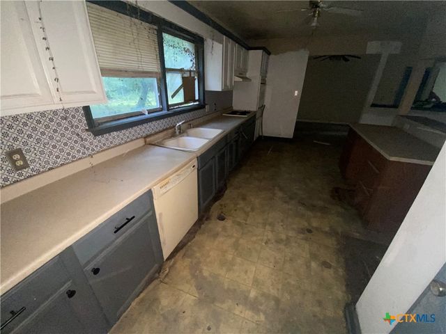 218 Cheeves Avenue, Port Lavaca, TX 77979