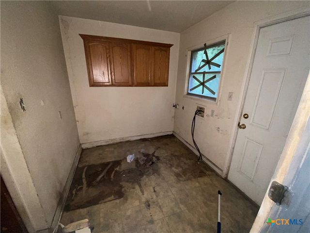 218 Cheeves Avenue, Port Lavaca, TX 77979