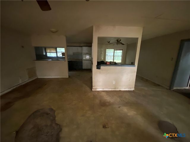 218 Cheeves Avenue, Port Lavaca, TX 77979