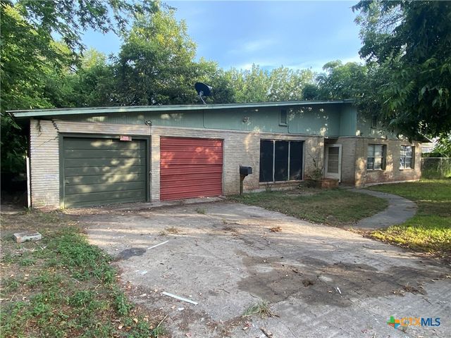 218 Cheeves Avenue, Port Lavaca, TX 77979