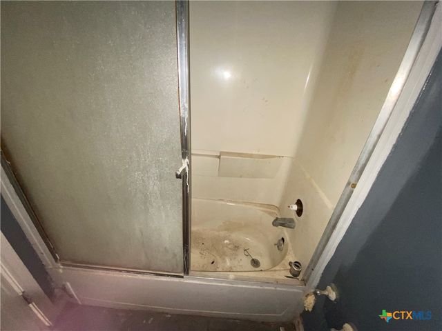 218 Cheeves Avenue, Port Lavaca, TX 77979