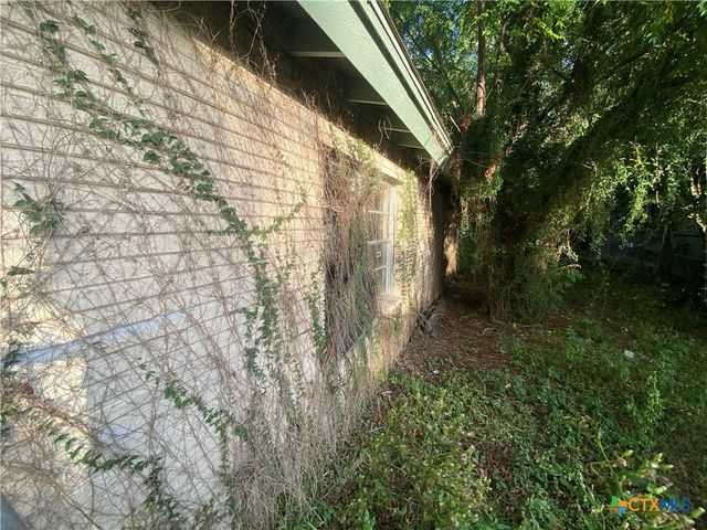 218 Cheeves Avenue, Port Lavaca, TX 77979