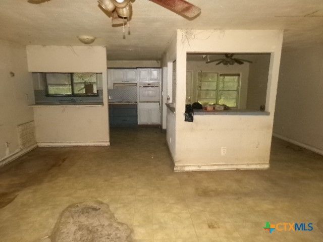 218 Cheeves Avenue, Port Lavaca, TX 77979