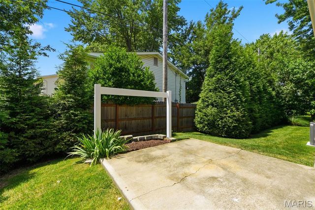1843 Redcoat Drive, Maryland Heights, MO 63043