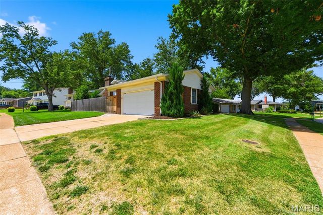1843 Redcoat Drive, Maryland Heights, MO 63043
