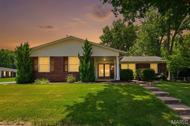 1843 Redcoat Drive, Maryland Heights, MO 63043