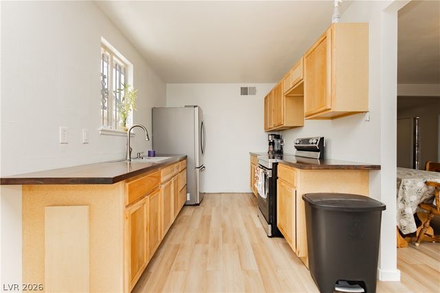 5128 Doe Avenue, Las Vegas, NV 89146