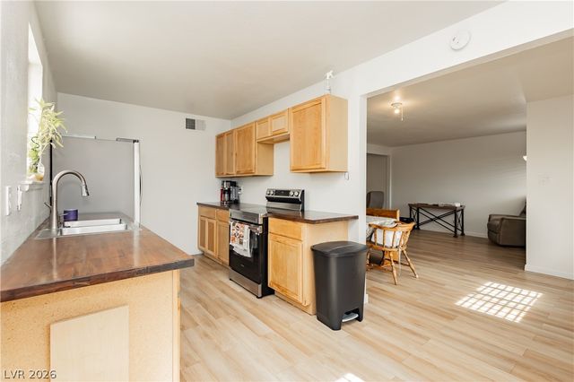 5128 Doe Avenue, Las Vegas, NV 89146