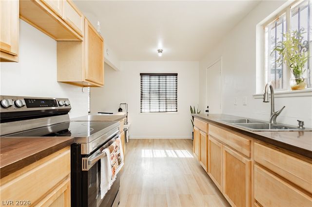 5128 Doe Avenue, Las Vegas, NV 89146