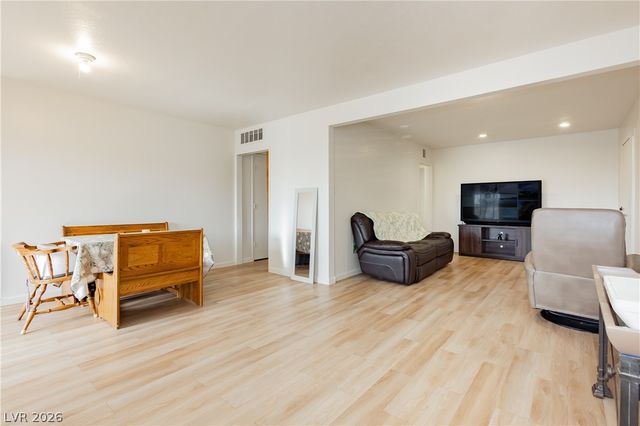 5128 Doe Avenue, Las Vegas, NV 89146