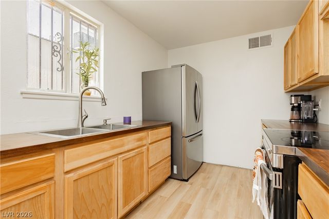 5128 Doe Avenue, Las Vegas, NV 89146