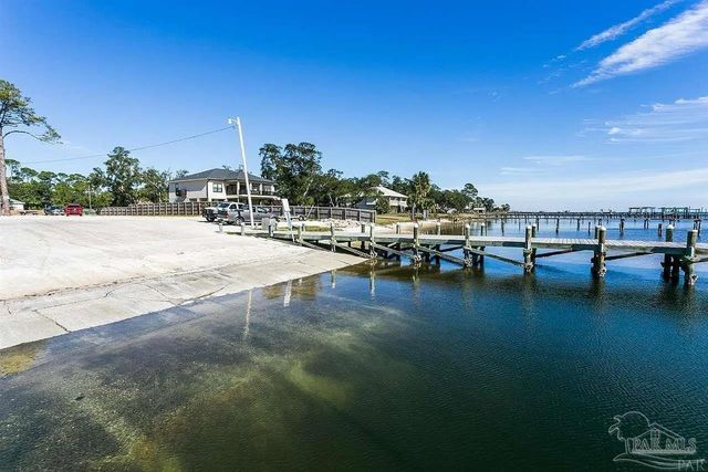 2969 Laurel Dr, Gulf Breeze, FL 32563