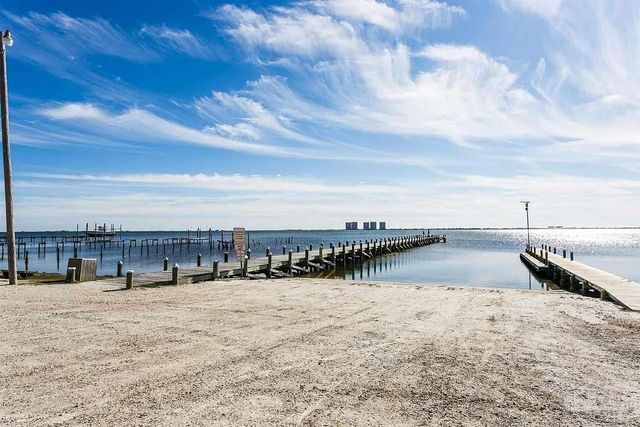 2969 Laurel Dr, Gulf Breeze, FL 32563