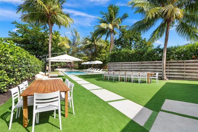 995 NE 107th St, Miami, FL 33161