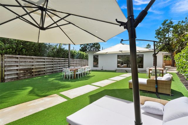 995 NE 107th St, Miami, FL 33161