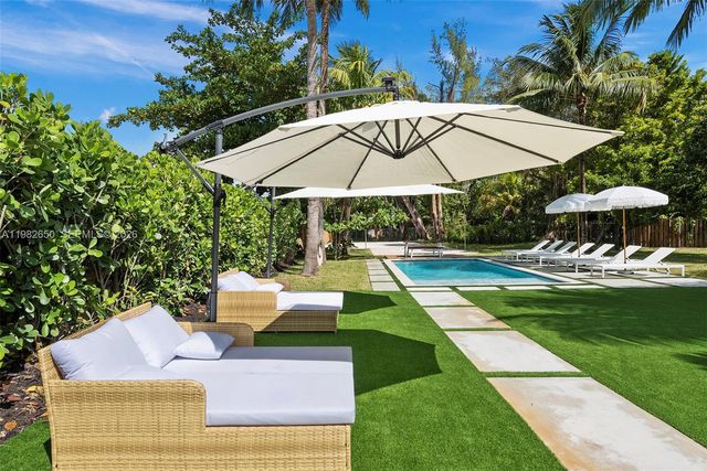 995 NE 107th St, Miami, FL 33161