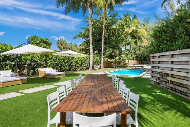 995 NE 107th St, Miami, FL 33161