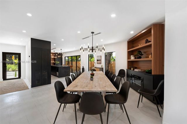 995 NE 107th St, Miami, FL 33161