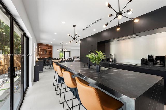 995 NE 107th St, Miami, FL 33161