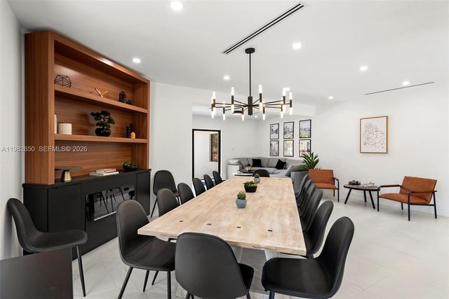 995 NE 107th St, Miami, FL 33161