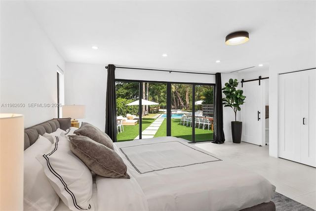 995 NE 107th St, Miami, FL 33161