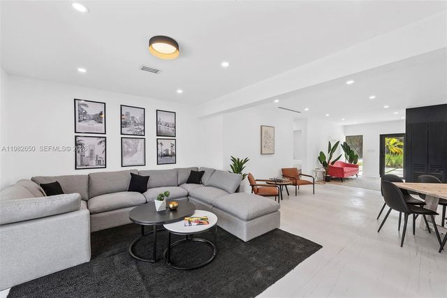 995 NE 107th St, Miami, FL 33161