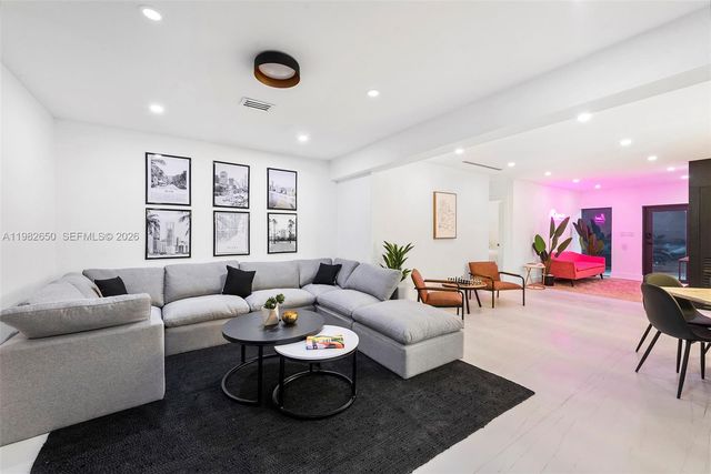 995 NE 107th St, Miami, FL 33161