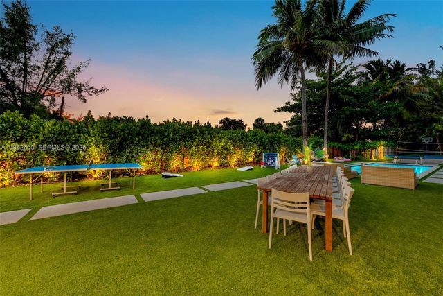 995 NE 107th St, Miami, FL 33161