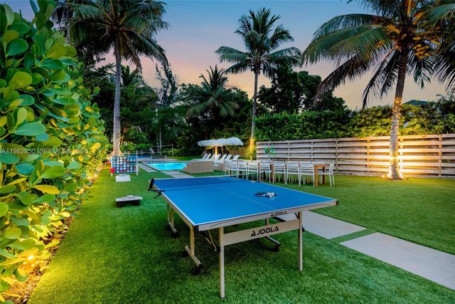 995 NE 107th St, Miami, FL 33161