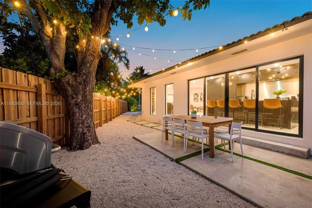 995 NE 107th St, Miami, FL 33161