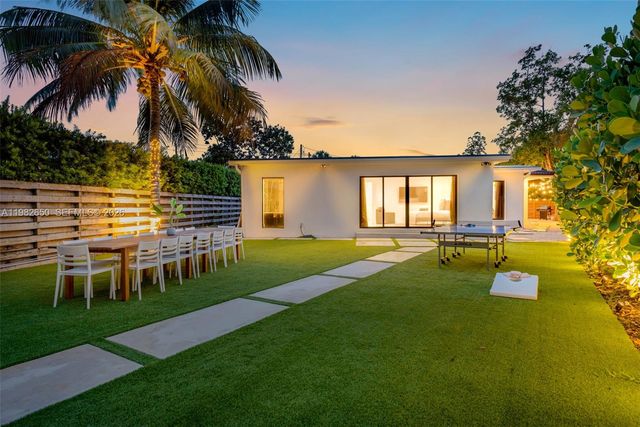 995 NE 107th St, Miami, FL 33161