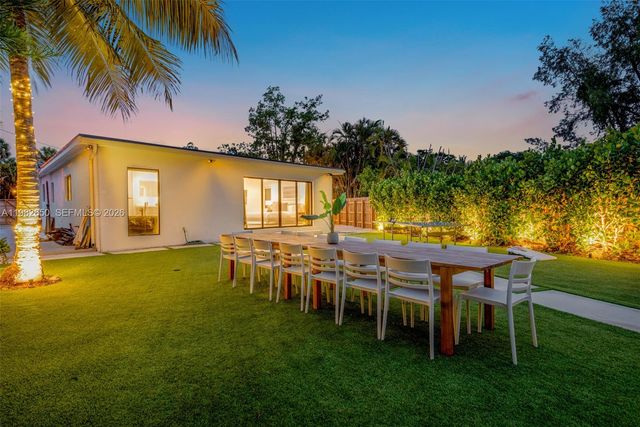 995 NE 107th St, Miami, FL 33161