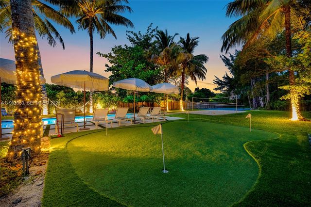 995 NE 107th St, Miami, FL 33161