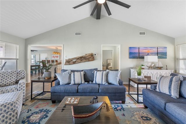 39 Curlew Dr, Rockport, TX 78382