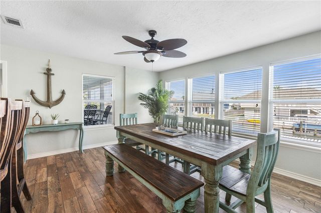 39 Curlew Dr, Rockport, TX 78382