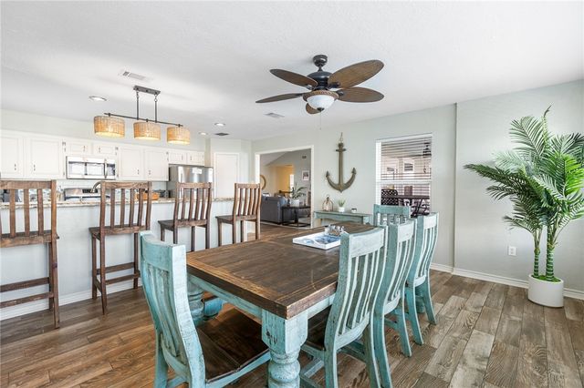 39 Curlew Dr, Rockport, TX 78382