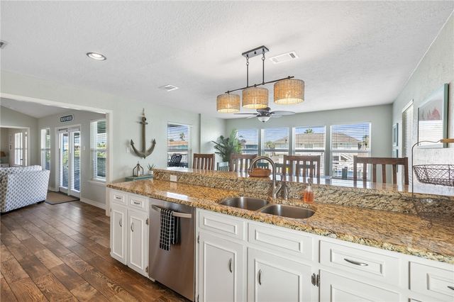 39 Curlew Dr, Rockport, TX 78382