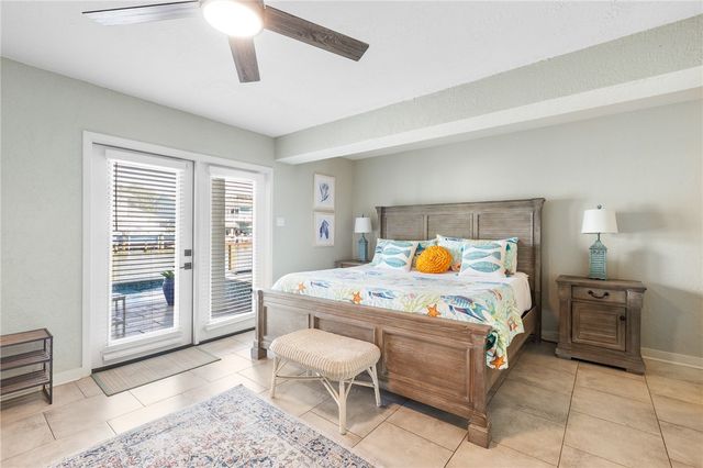 39 Curlew Dr, Rockport, TX 78382