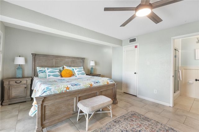 39 Curlew Dr, Rockport, TX 78382