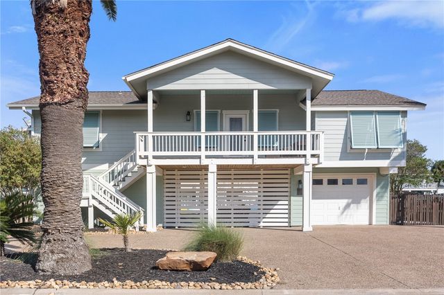 39 Curlew Dr, Rockport, TX 78382