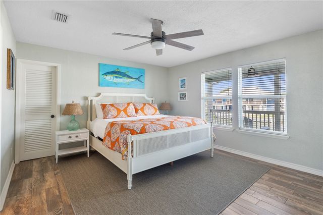 39 Curlew Dr, Rockport, TX 78382