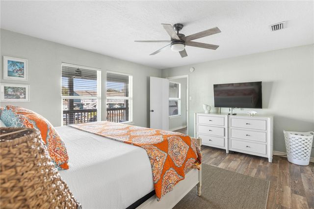 39 Curlew Dr, Rockport, TX 78382